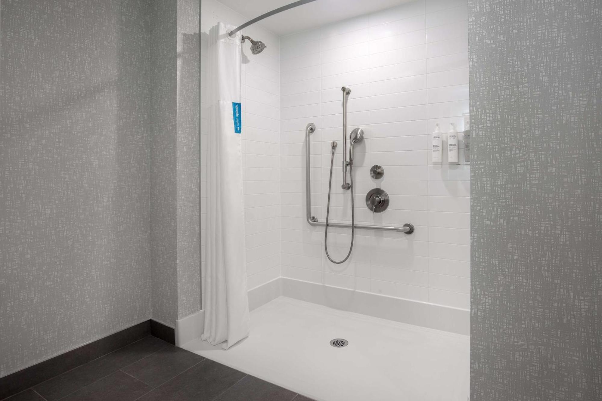 Hampton Inn By Hilton Brampton - Toronto מראה חיצוני תמונה