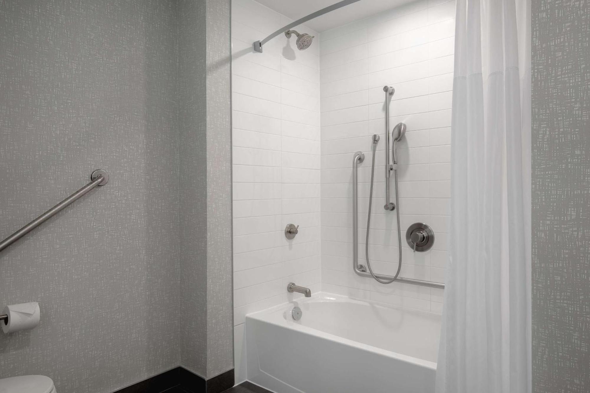 Hampton Inn By Hilton Brampton - Toronto מראה חיצוני תמונה